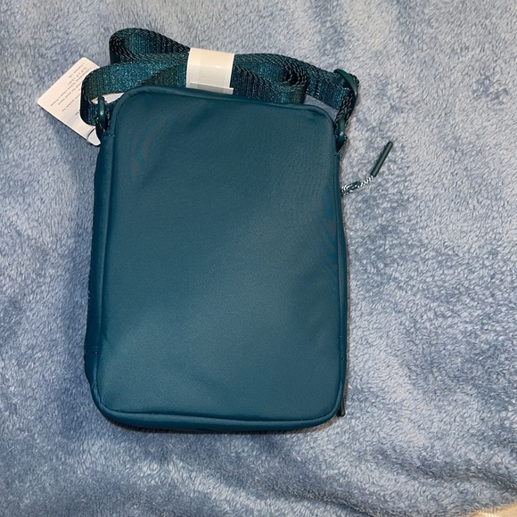 Lululemon easy access crossbody - Picture 3 of 4
